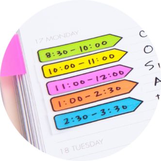 Banderitas de flecha con horarios.

